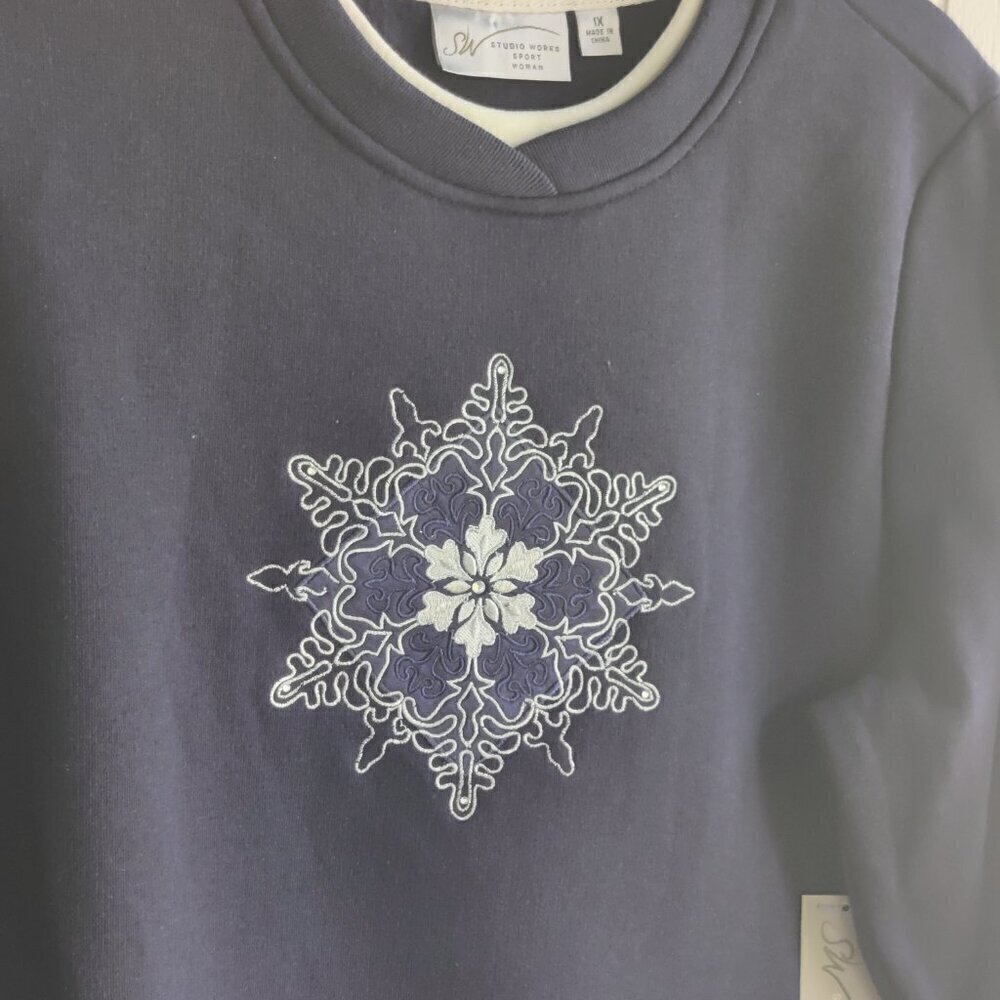 Studio Works Sport sweatshirt with snowflake design. Navy Blue & white collar 1X - Picture 5 of 8